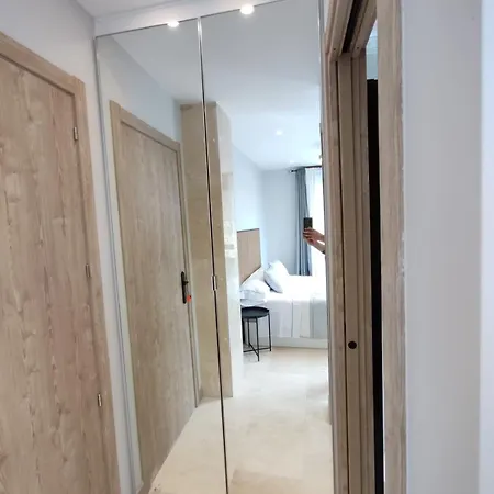 Con Hermosas Vistas A *