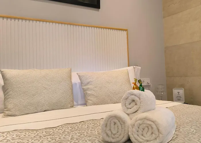 Con Hermosas Vistas A *