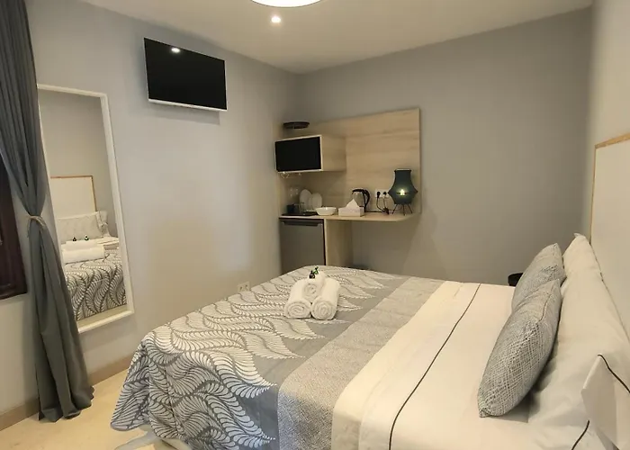 Con Hermosas Vistas A *